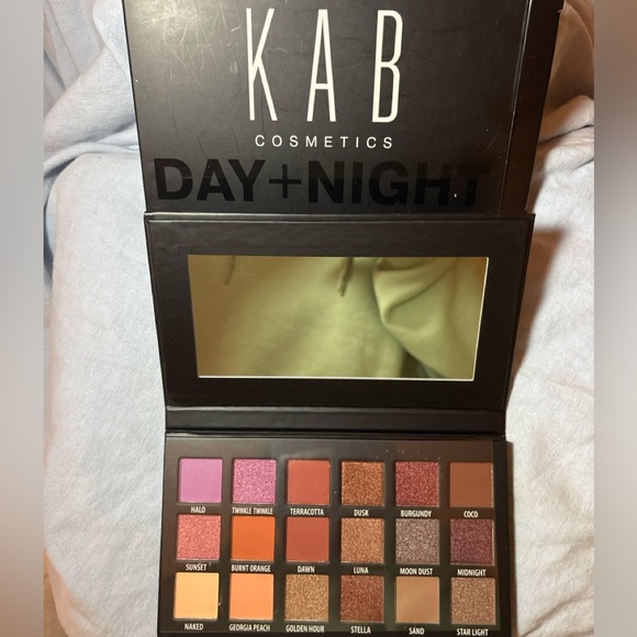 KAB Cosmetics DAY&NIGHT COLLECTION - Picture 3 of 3
